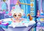 Le bain de bébé Elsa