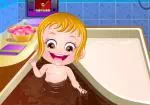 A Baby Hazel tomando um banho como uma rainha