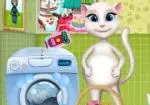 حامل أنجيلا يغسل الملابس