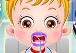 Baby Hazel die tandvleis behandeling