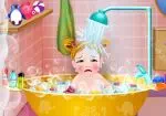 Dziecko bierze pierwszej kąpieli