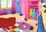Elsa membersihkan kamar tidur