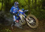 Moto-cross dans la boue
