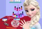 Elsa làm móng tay tại spa