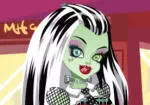 Monster High series: vestir Frankie Stein