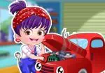 Bebê Hazel vestindo-se como um mecânico